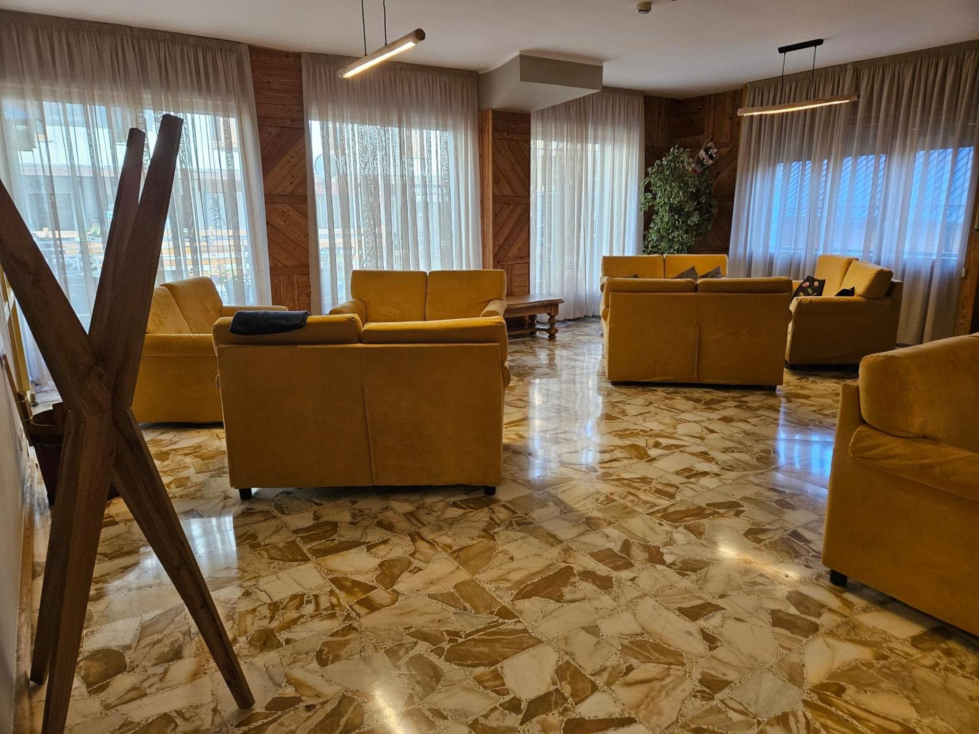 Hotel Holiday Debili Oulx Exterior foto