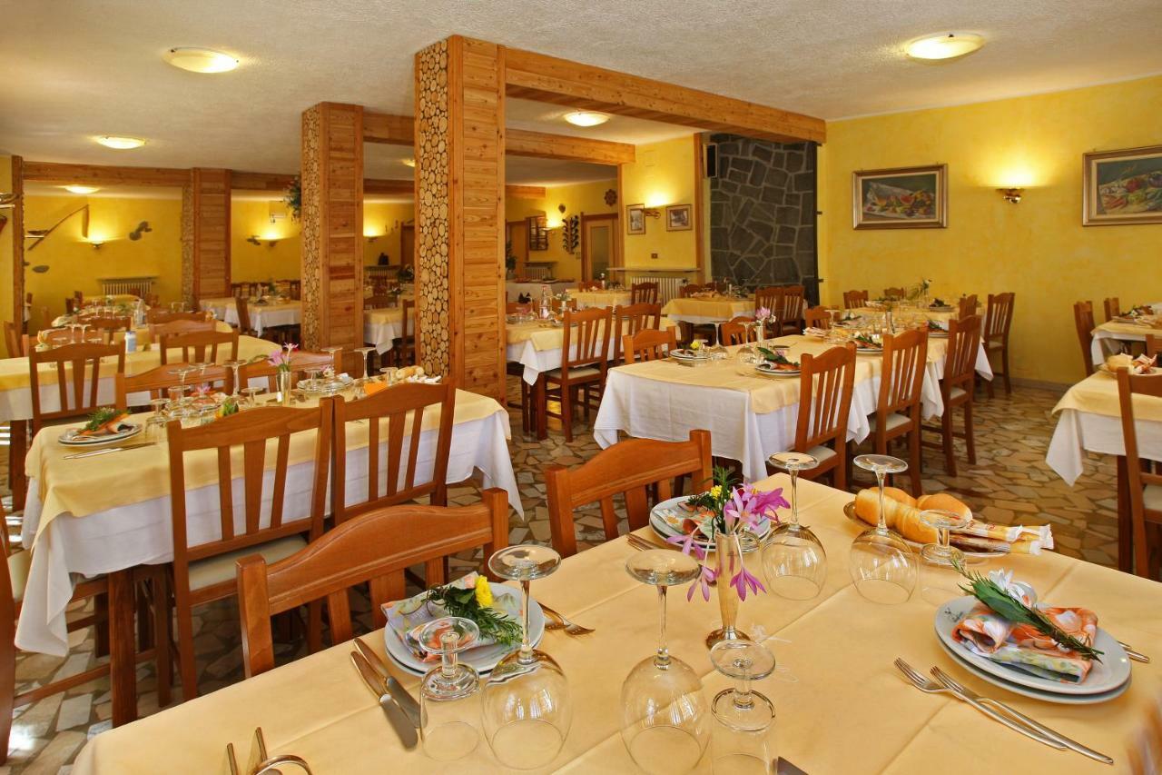 Hotel Holiday Debili Oulx Exterior foto